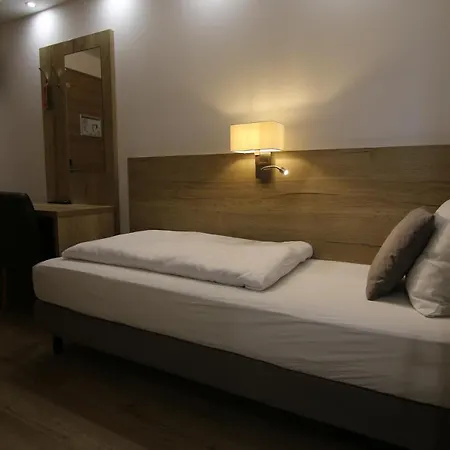 Amici Room´s - Kumpfmühler Kastell Bed and breakfast
