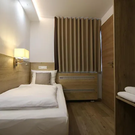 Amici Room´s - Kumpfmühler Kastell
